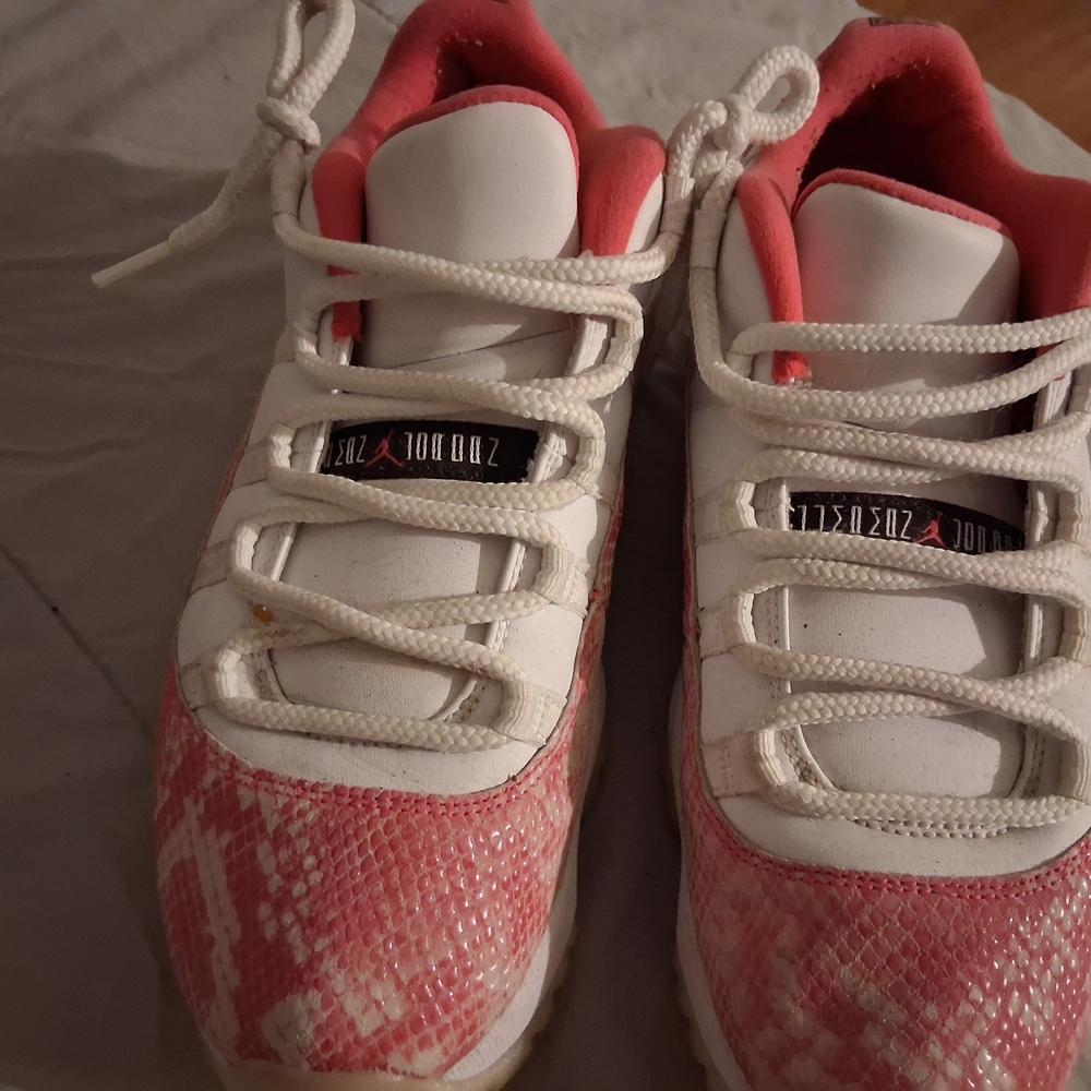 Jordan Women's Sneakers in White and Pink